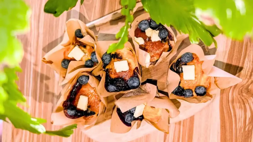 Ma recette de muffin myrtille et chocolat blanc : le goûter healthy et moelleux par en-cuisine-avec-julie.com