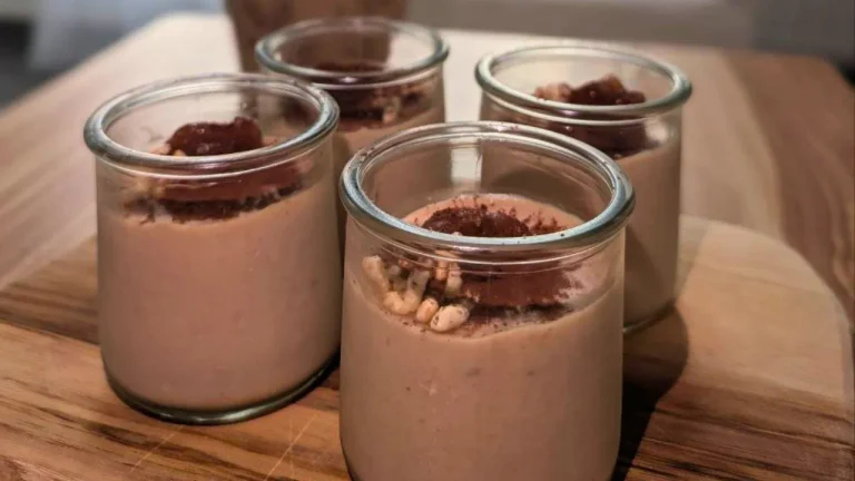 Ma recette de gâteau au chocolat allégé : moelleux, sans beurre et ultra-facile par en-cuisine-avec-julie.com