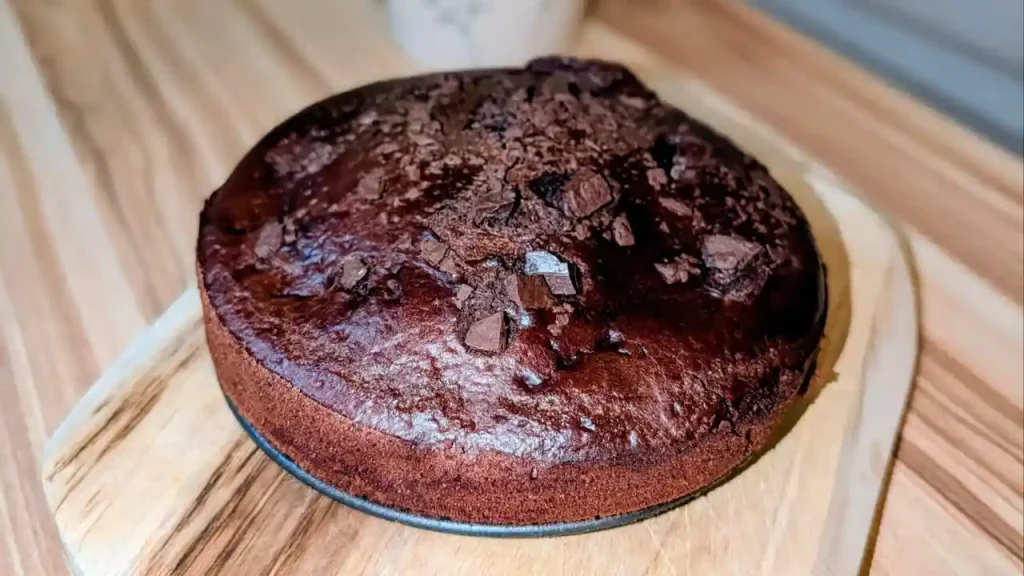 Ma recette de gâteau au chocolat allégé : moelleux, sans beurre et ultra-facile par en-cuisine-avec-julie.com