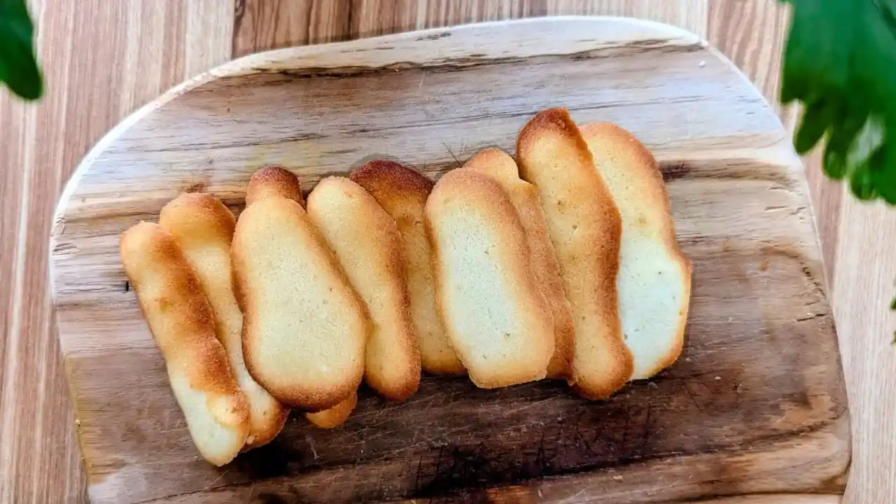 Recette de langue de chat maison : des biscuits dorés, fins et ultra-croustillants par en-cuisine-avec-julie.com